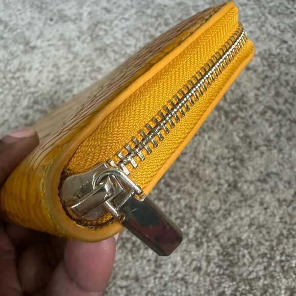 H&M Gold Faux Leather Wallet - Picture 4 of 8